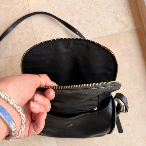 Marc Jacobs Elegant Black Crossbody Bag - Picture 6 of 6